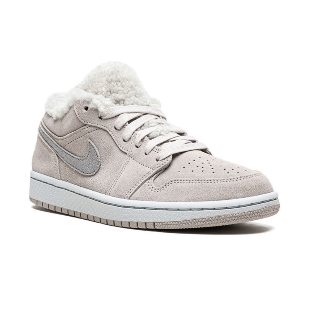 Nike Air Jordan Sherpa Fleece sneakers. Size 6